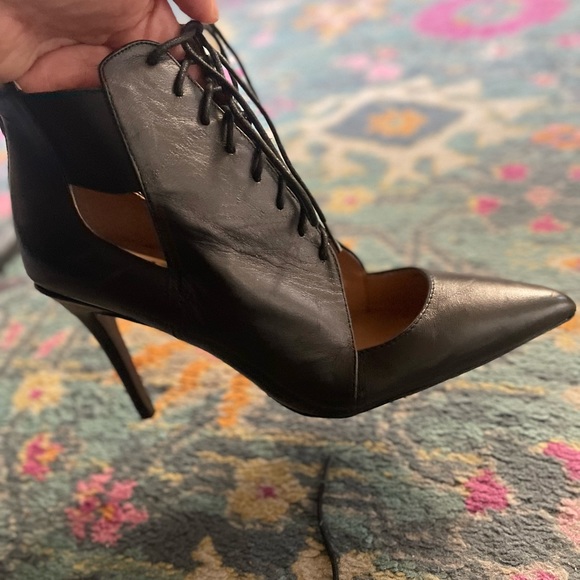 Banana Repyblic Cutout Heel Bootie barely worn ! - Picture 1 of 11